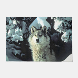 Wolf op winterse bospad deurmat