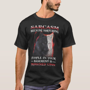 Wolf Sarcasm omdat hij mensen in je basis martelt T-shirt