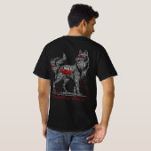 Wolf Typography Kunst | Regel van de Nacht | Alpha T-shirt (Achterkant volledig)