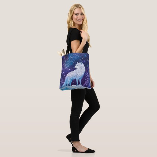 Wolf unter magischem Sternenhimmel Tote Bag (Op model)