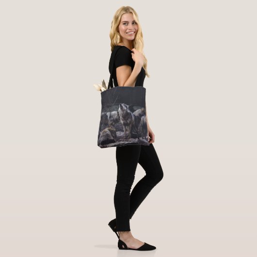 WOLF VERPAKKING OP ROCK FORMATIE TOTE BAG (Op model)