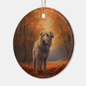 Wolfshond in herfstbladeren val inspireert keramisch ornament (Links)