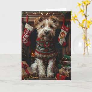 Wolfshond met kerstcadeaus bij de open haard kaart