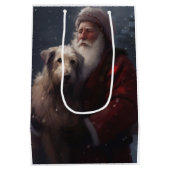 Wolfshond met kerstman Feestelijke Kerstmis Medium Cadeauzakje (Achterkant)