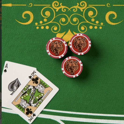 Wolfskop op rode pokerfiches poker chips