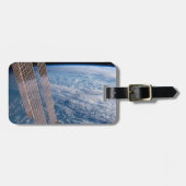 Wolk-bedekte Tasman en koraal Zeeen. Bagagelabel (Voorkant horizontaal)