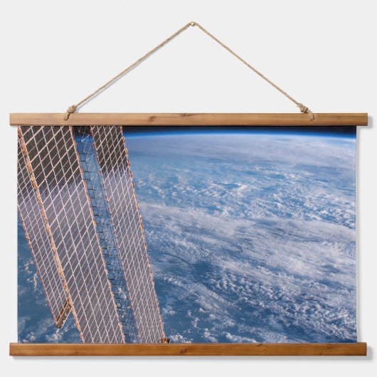 Wolk-bedekte Tasman en koraal Zeeen. Hangend Wandkleed (Voorkant)