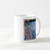 Wolk-bedekte Tasman en koraal Zeeen. Koffiemok (Voorkant rechts)