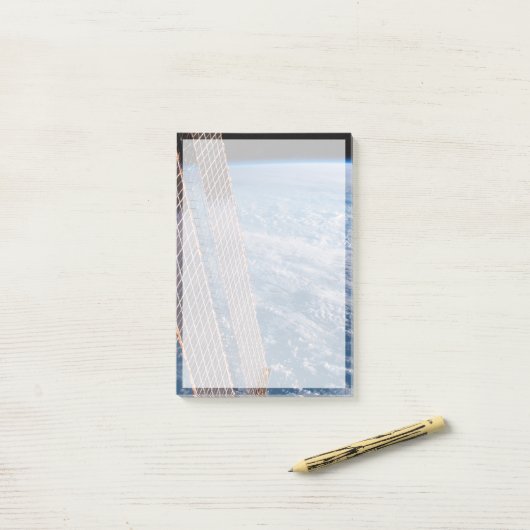 Wolk-bedekte Tasman en koraal Zeeen. Post-it® Notes (Op bureau)