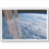 Wolk-bedekte Tasman en koraal Zeeen. Sticker (Voorkant)