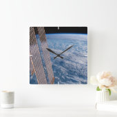 Wolk-bedekte Tasman en koraal Zeeen. Vierkante Klok (Huis)