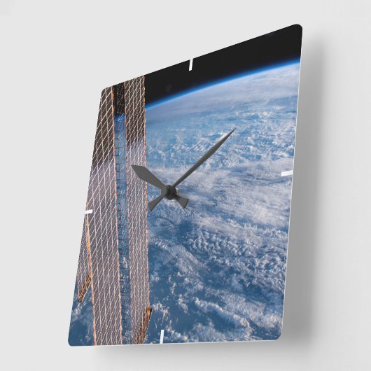 Wolk-bedekte Tasman en koraal Zeeen. Vierkante Klok (Hoek)