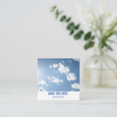 Wolk en heldere blauwe lucht SAVE THE DATE Informatiekaartje (Staand voorkant)