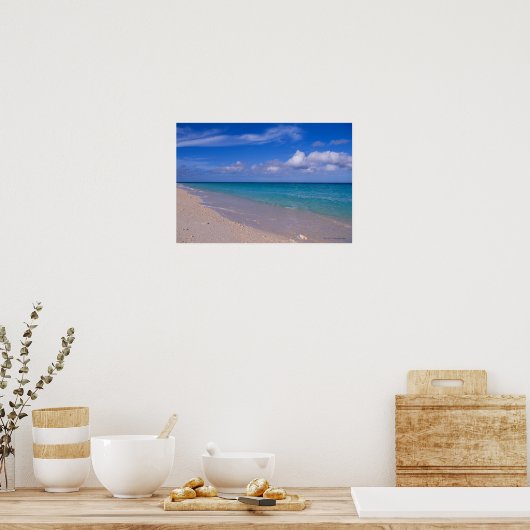Wolk in de blauwe lucht boven zandig strand poster (Keuken)