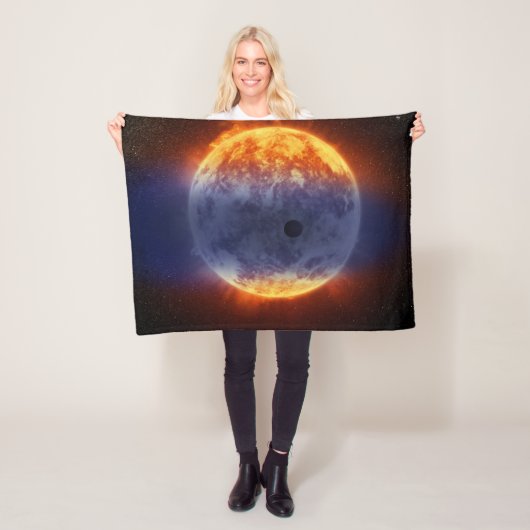 Wolk van waterstofgas van Exoplanet GJ 3470b Fleece Deken (In situ)