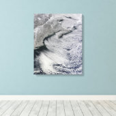 Wolken aan de overzijde van de kusten van de Noord Canvas Afdruk (Insitu (Houten vloer))