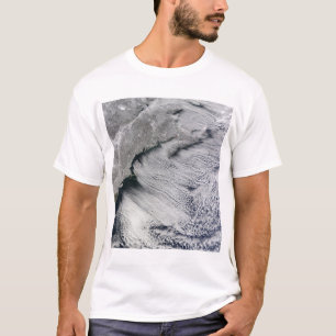 Wolken aan de overzijde van de kusten van de Noord T-shirt