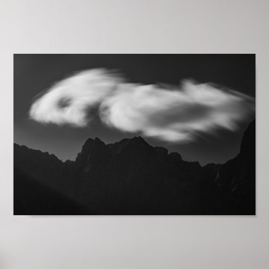 Wolken boven bergsilhouet poster (Voorkant)