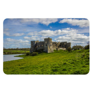 Wolken boven Carew Castle Magneet