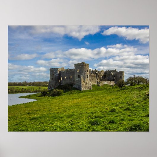 Wolken boven Carew Castle Poster (Voorkant)