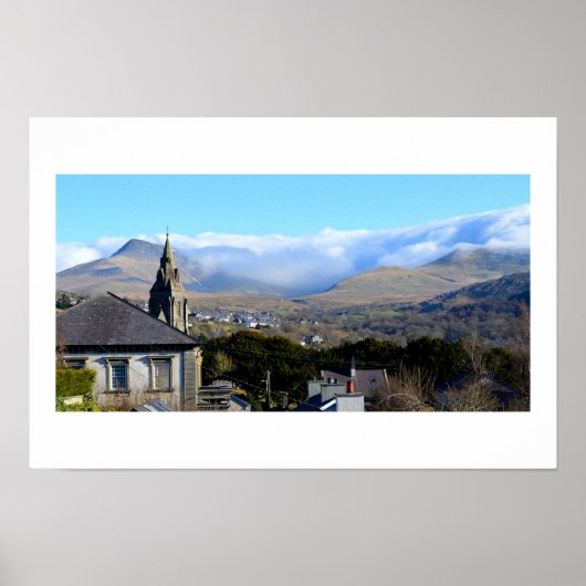 Wolken boven de Snowdonische bergen Poster (Voorkant)