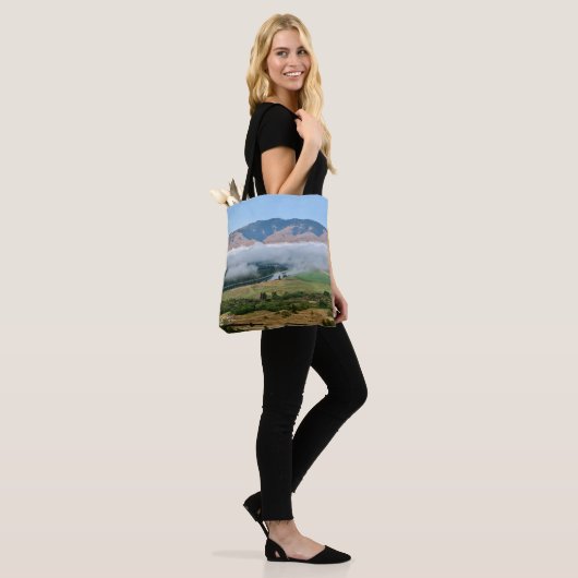 Wolken boven Flathead River Tote Bag (Op model)