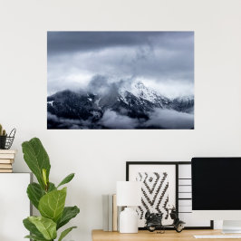Wolken die berg Storžič bedekken, Slovenië Poster