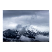Wolken die berg Storžič bedekken, Slovenië
