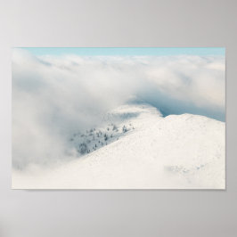 Wolken die boven de bosbergen van spruce zuiveren poster