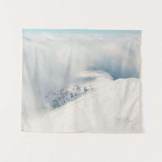 Wolken die boven de bosbergen van spruce zuiveren wandkleed (Voorkant (horizontaal))