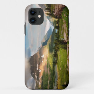 wolken die door de bergen kruipen Case-Mate iPhone case