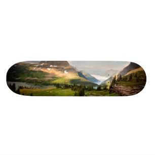 wolken die door de bergen kruipen persoonlijk skateboard