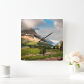 wolken die door de bergen kruipen vierkante klok (Huis)