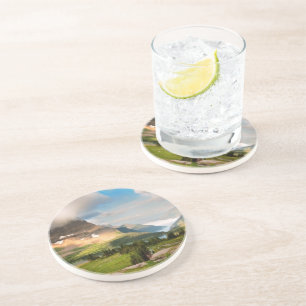 wolken die door de bergen kruipen zandsteen onderzetter