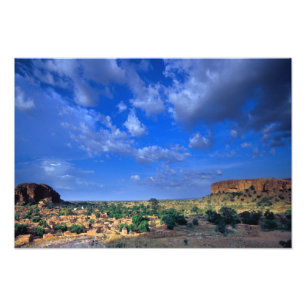 Wolken die over de lucht vegen boven de foto afdruk