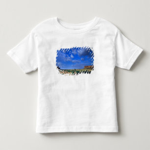 Wolken die over de lucht vegen boven de kinder shirts