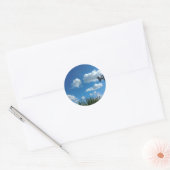 Wolken en blauwe hemel ronde sticker (Envelop)