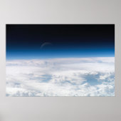 Wolken en Faint Moon Poster (Voorkant)