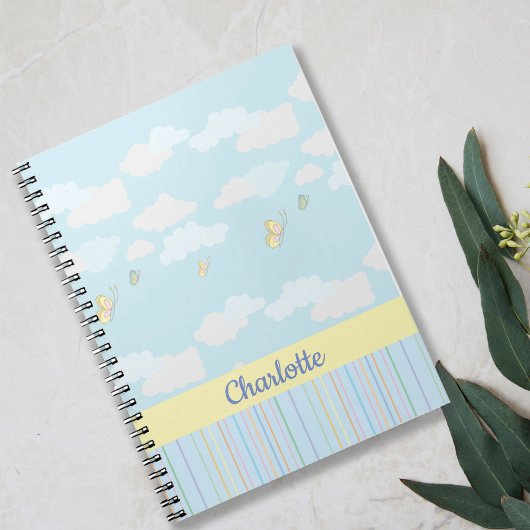 Wolken en vlinders pastel gepersonaliseerd notitieboek