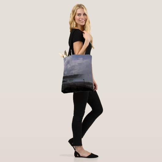 Wolken en vuist tote bag (Op model)