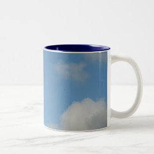 Wolken in de hemel tweekleurige koffiemok