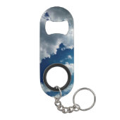 Wolken, in een blauwe lucht mini flessenopener (Achterkant)