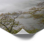 Wolken in het midden van de bergen van de Blauwe R Poster (Hoek)