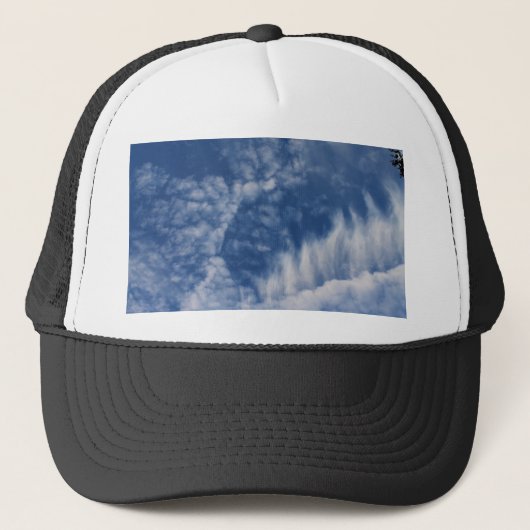 Wolken met tanden trucker pet (Voorkant)
