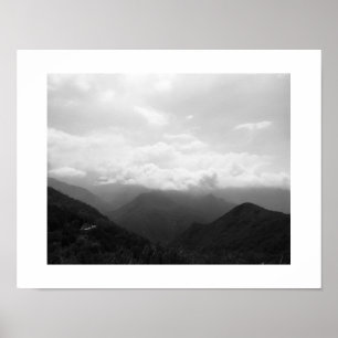 Wolken op de heuvels Zwart-wit Fotografie Poster