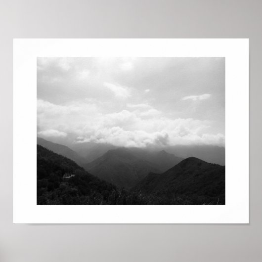 Wolken op de heuvels Zwart-wit Fotografie Poster (Voorkant)