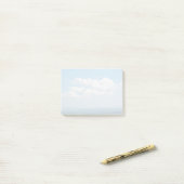 Wolken over bergen post-it® notes (Op bureau)