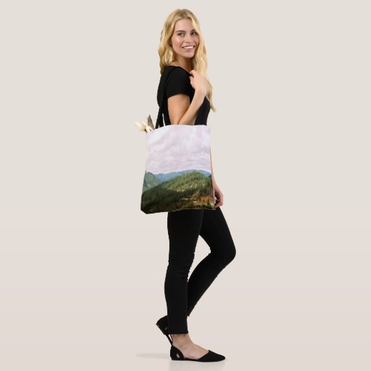 Wolken over de vallei..... tote bag (Op model)