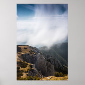 Wolken rollen over bergen poster (Voorkant)