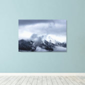 Wolken voor de bergen Storžič, Slovenië Canvas Afdruk (Insitu (Houten vloer))